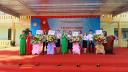 hội cha mẹ hs tặng quà.jpg - 