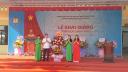 ubnd xã tặng quà.jpg - 