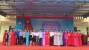 tập thể gv chup ảnh với đại biểu.jpg - 