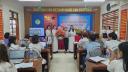 Phụ huynh Trưởng tặng hoa nhà trường.jpg - 