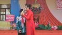 Cô Thanh Xuân và HS.jpg - 