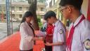 Đc Hiến trao thưởng.jpg - 
