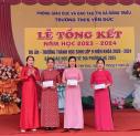 3 Đc Tuyền Ngọc Anh nhận thưởng.jpg - 