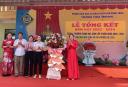 lãnh đạo thôn tặng hoa.jpg - 