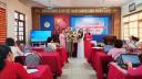 lãnh đạo xã tặng hoa chúc mừng.jpg - 