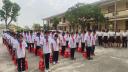 hs và gv mặc niệm chụp phía trước.jpg - 