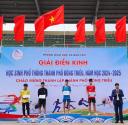 Hs Tùng nhận giải Ba.jpg - 
