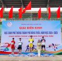 hs Tùng Anh nhận giải.jpg - 