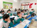 hs giơ tay phát biểu.jpg - 