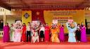 ph các lớp tặng hoa.jpg - 