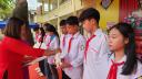 ph trưởng trao thưởng.jpg - 
